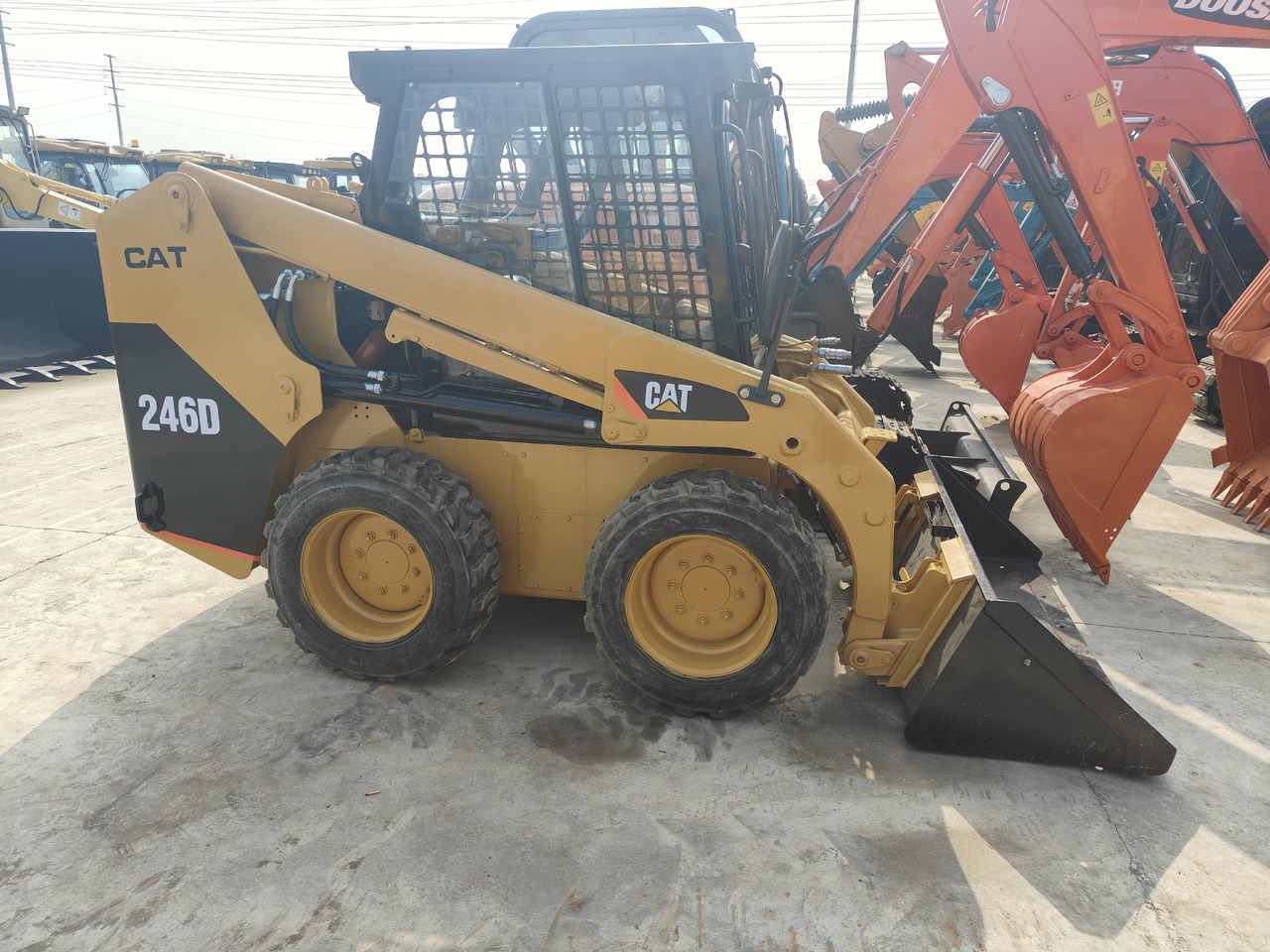 CATERPILLAR Used skid-steer CAT246D - Minicargadora: foto 2 CATERPILLAR Used skid-steer CAT246D - Minicargadora: foto 2
