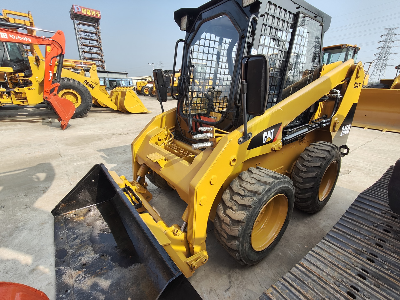 CATERPILLAR Used skid-steer CAT246D - Minicargadora: foto 1 CATERPILLAR Used skid-steer CAT246D - Minicargadora: foto 1