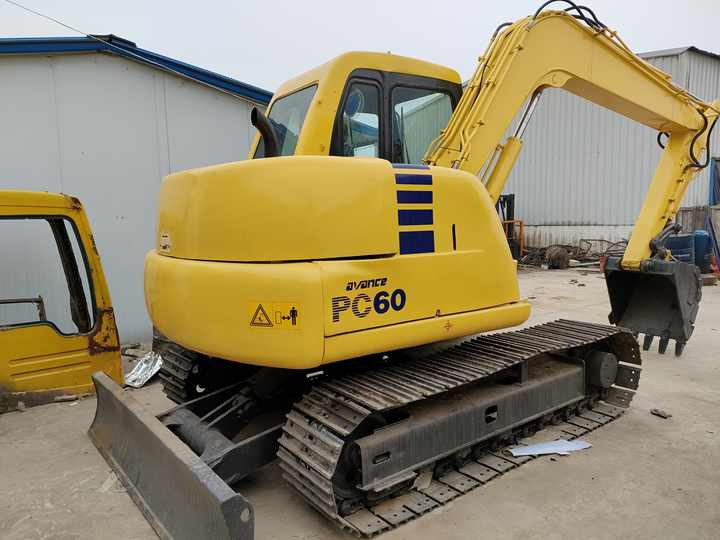 Cheap Used Komatsu PC60-7 Crawler Excavator with High Efficiency Used Heavy Machinery Komatsu P60-7 Digger Cheap for Sale - Excavadora de cadenas: foto 3 Cheap Used Komatsu PC60-7 Crawler Excavator with High Efficiency Used Heavy Machinery Komatsu P60-7 Digger Cheap for Sale - Excavadora de cadenas: foto 3