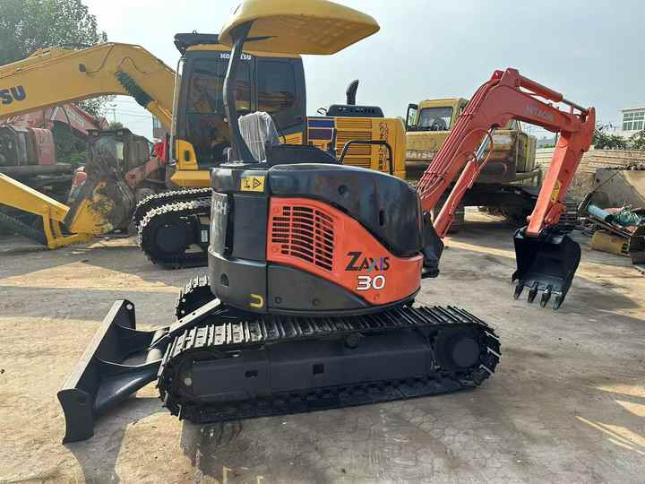 Mini 3-Ton Excavator used Hitachi ZX30 excavator with Excellent Performance and Low Price for sale! - Excavadora: foto 3 Mini 3-Ton Excavator used Hitachi ZX30 excavator with Excellent Performance and Low Price for sale! - Excavadora: foto 3