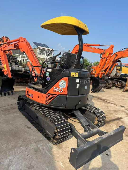 Mini 3-Ton Excavator used Hitachi ZX30 excavator with Excellent Performance and Low Price for sale! - Excavadora: foto 2 Mini 3-Ton Excavator used Hitachi ZX30 excavator with Excellent Performance and Low Price for sale! - Excavadora: foto 2