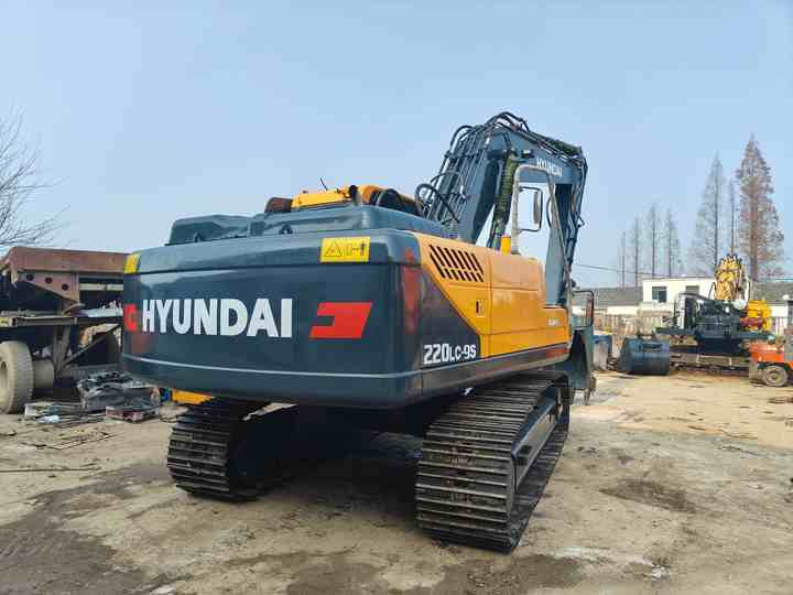 Second-hand Korean Hyundai 200LC-9S Excavator of Excellent Quality Is on Hot Sale at a Low Price - Excavadora: foto 3 Second-hand Korean Hyundai 200LC-9S Excavator of Excellent Quality Is on Hot Sale at a Low Price - Excavadora: foto 3