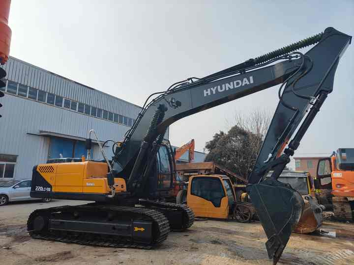 Second-hand Korean Hyundai 200LC-9S Excavator of Excellent Quality Is on Hot Sale at a Low Price - Excavadora: foto 5 Second-hand Korean Hyundai 200LC-9S Excavator of Excellent Quality Is on Hot Sale at a Low Price - Excavadora: foto 5