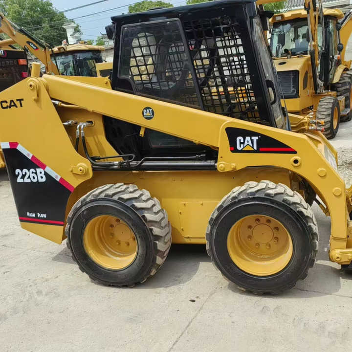 Used Caterpillar 226b Skid Steer with Excellent Performance on Sale Road Working Equipment - Minicargadora: foto 1 Used Caterpillar 226b Skid Steer with Excellent Performance on Sale Road Working Equipment - Minicargadora: foto 1