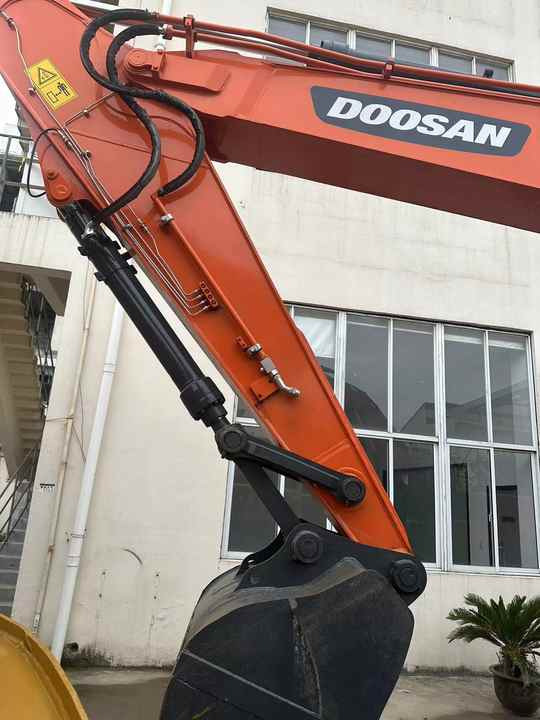 Arrendamiento de  Used Excavator Doosan DX300 Excavators Mini Equipment Earth Moving Machinery Doosan Digger Excavator for Sale Used Excavator Doosan DX300 Excavators Mini Equipment Earth Moving Machinery Doosan Digger Excavator for Sale: foto 6