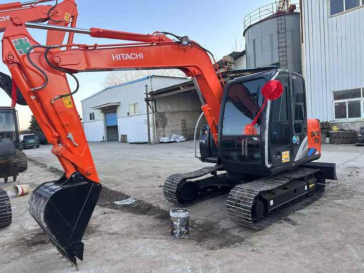 Used Excavator Good Quality Low Price Hitachi ZX70 Excavator in Good Condition for Sale - Excavadora de cadenas: foto 5 Used Excavator Good Quality Low Price Hitachi ZX70 Excavator in Good Condition for Sale - Excavadora de cadenas: foto 5