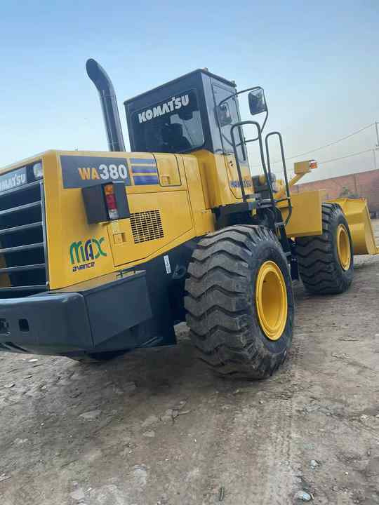 Used Komatsu WA380-3 Front Loader in Very Good Condition Strong Power komatsu 380 Wheel Loader Low Price Hot Sale - Cargadora de ruedas: foto 5 Used Komatsu WA380-3 Front Loader in Very Good Condition Strong Power komatsu 380 Wheel Loader Low Price Hot Sale - Cargadora de ruedas: foto 5