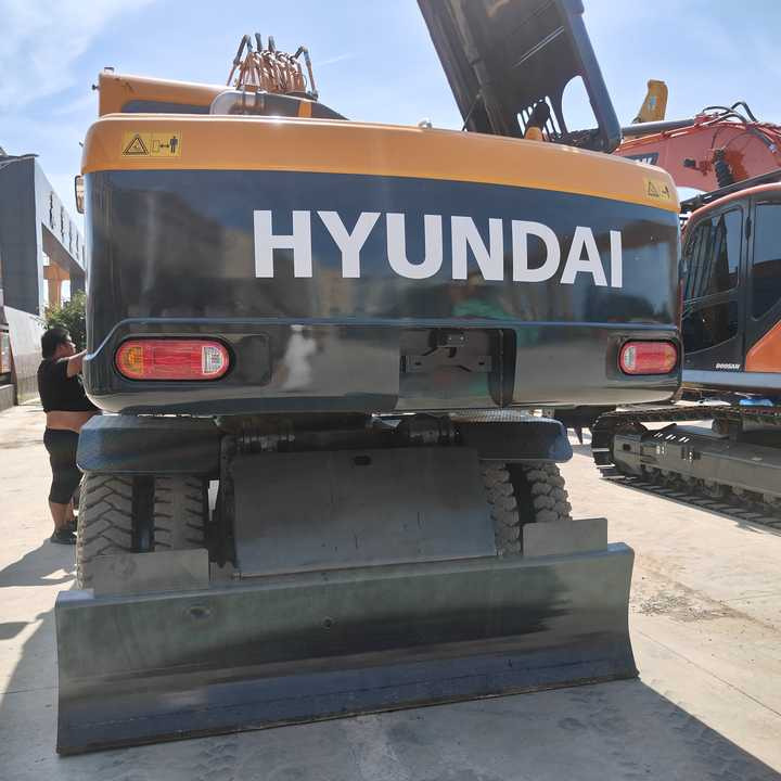 Well-Maintained Hyundai 210-9Used Wheel Excavator Construction Machine | No Major Repairs | Price Negotiable - Excavadora de ruedas: foto 2 Well-Maintained Hyundai 210-9Used Wheel Excavator Construction Machine | No Major Repairs | Price Negotiable - Excavadora de ruedas: foto 2