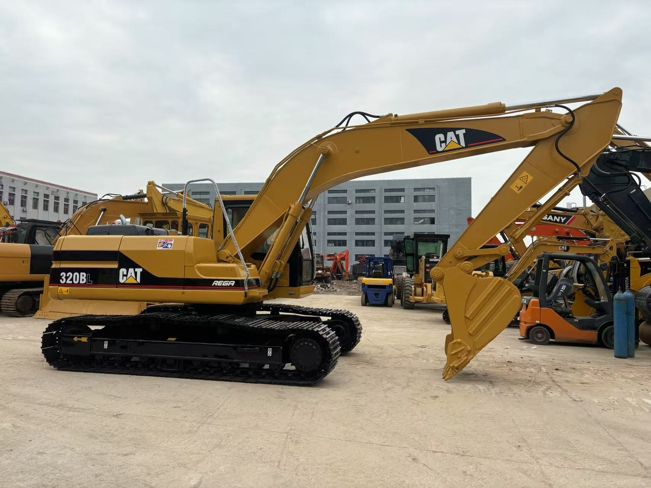 CATERPILLAR 320BL - Excavadora de cadenas: foto 5 CATERPILLAR 320BL - Excavadora de cadenas: foto 5