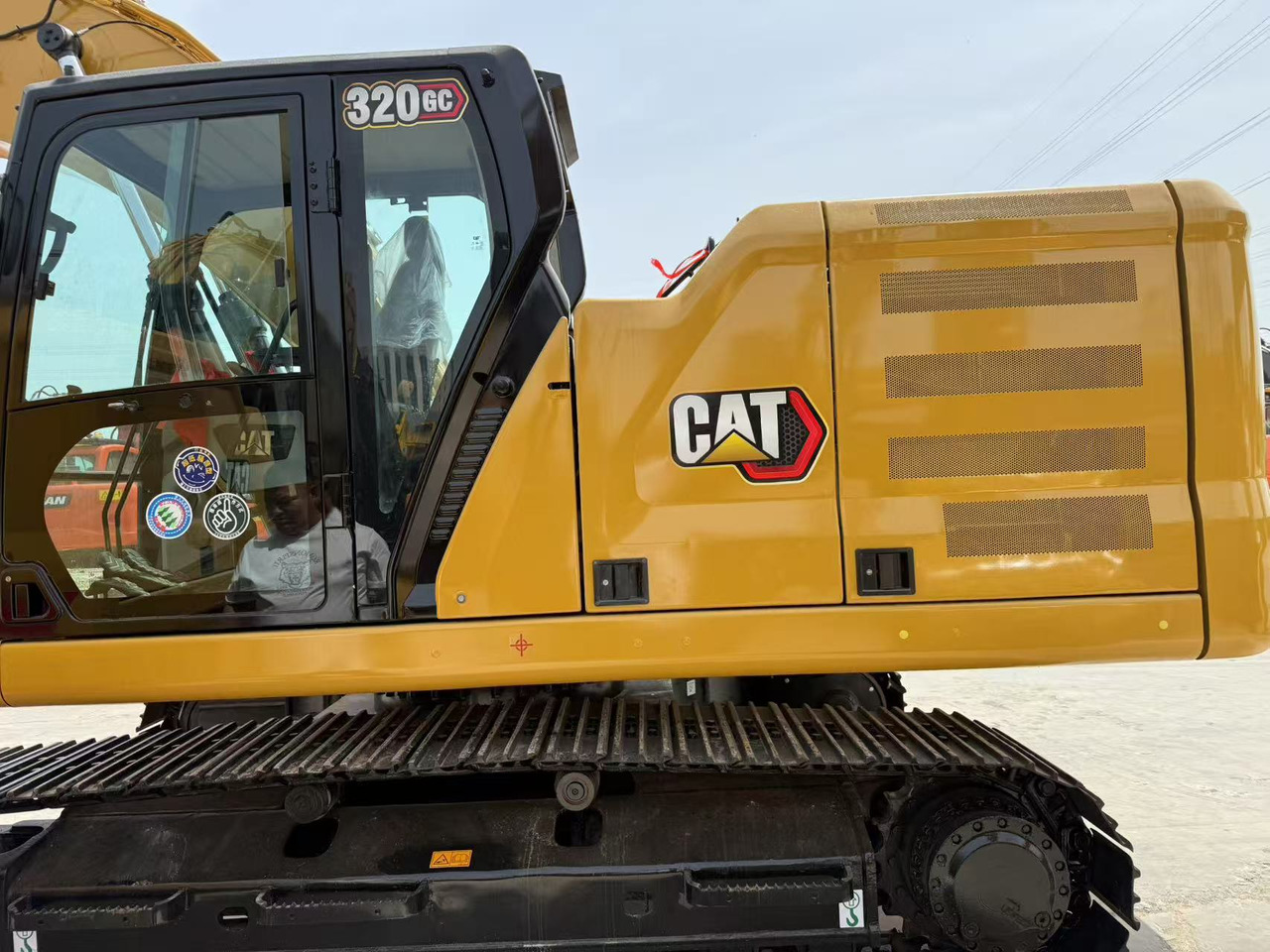 CATERPILLAR 320GC - Excavadora de cadenas: foto 3 CATERPILLAR 320GC - Excavadora de cadenas: foto 3