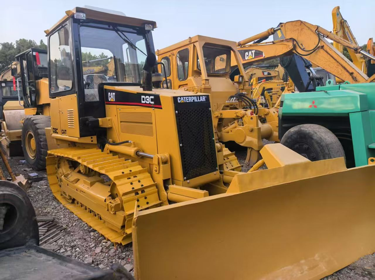 CATERPILLAR D3C - Bulldozer: foto 1 CATERPILLAR D3C - Bulldozer: foto 1