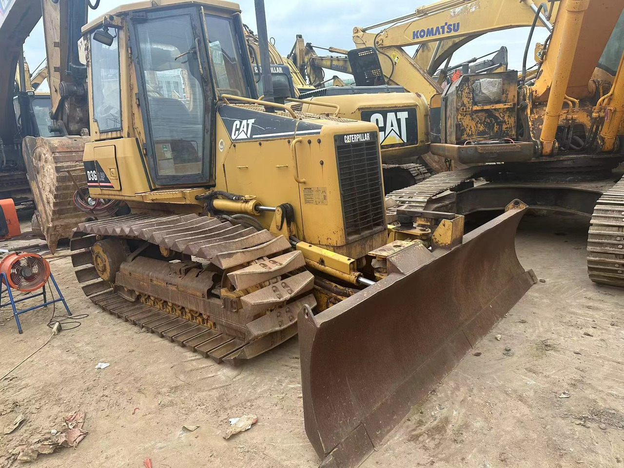 CATERPILLAR D3G - Bulldozer: foto 1 CATERPILLAR D3G - Bulldozer: foto 1