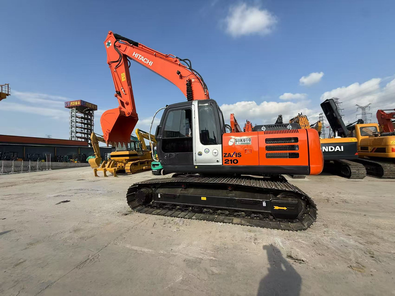 HITACHI ZX210-3G - Excavadora de cadenas: foto 2 HITACHI ZX210-3G - Excavadora de cadenas: foto 2