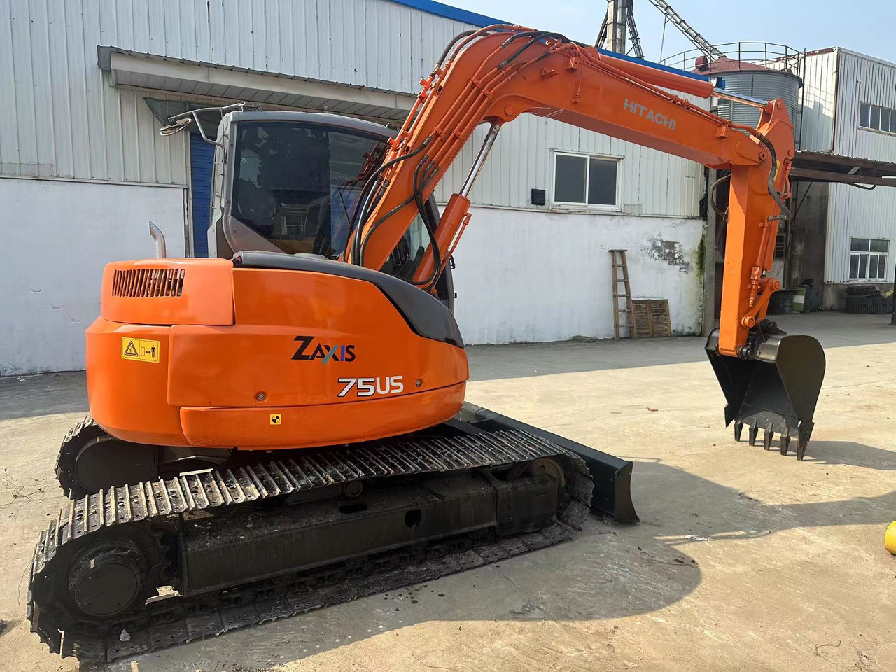 HITACHI ZX75 - Excavadora de cadenas: foto 4 HITACHI ZX75 - Excavadora de cadenas: foto 4