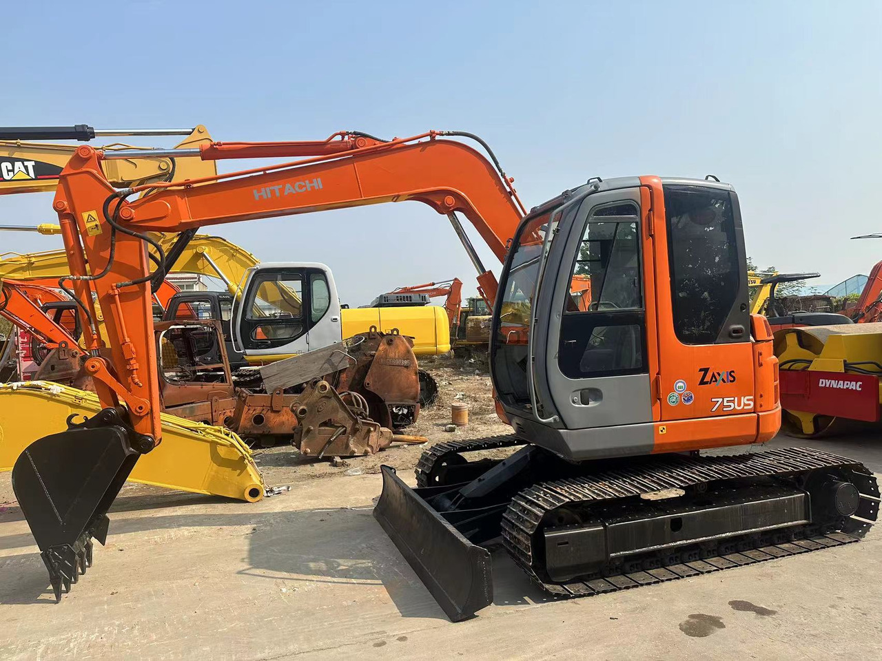 HITACHI ZX75 - Excavadora de cadenas: foto 1 HITACHI ZX75 - Excavadora de cadenas: foto 1
