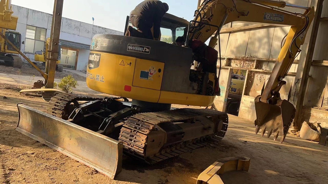 KOMATSU PC138US - Excavadora de cadenas: foto 1 KOMATSU PC138US - Excavadora de cadenas: foto 1