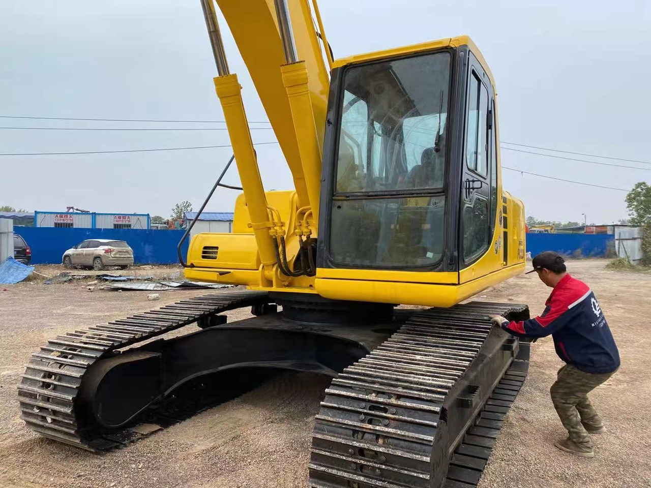 KOMATSU PC220-6 - Excavadora de cadenas: foto 5 KOMATSU PC220-6 - Excavadora de cadenas: foto 5