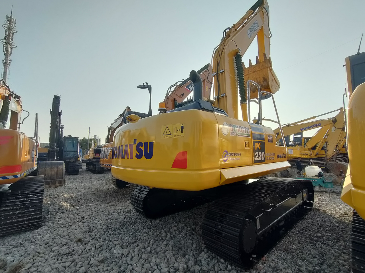 KOMATSU PC220-8 - Excavadora de cadenas: foto 3 KOMATSU PC220-8 - Excavadora de cadenas: foto 3