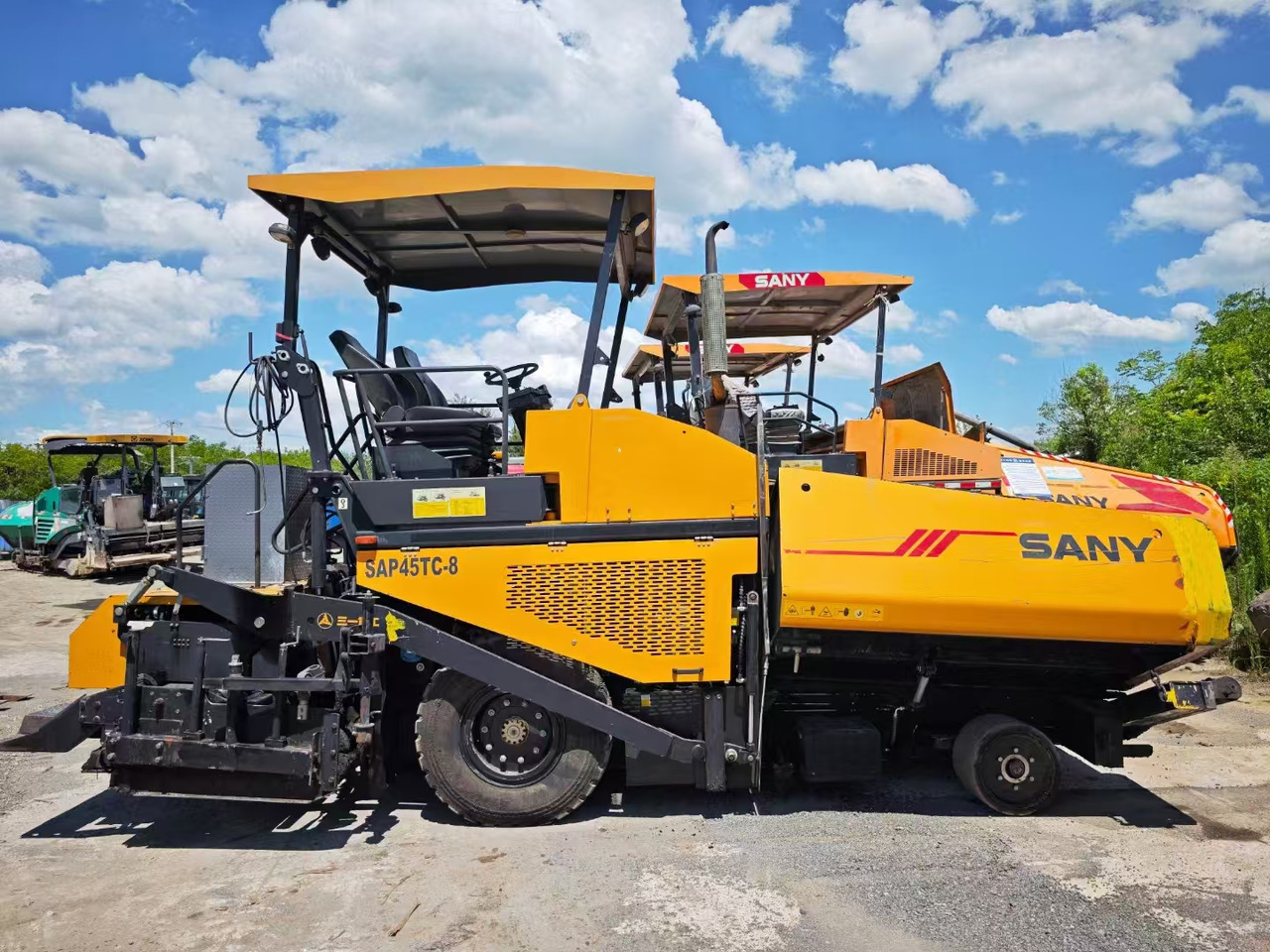 SANY SAP45TC-8 - Pavimentadora de asfalto: foto 2 SANY SAP45TC-8 - Pavimentadora de asfalto: foto 2