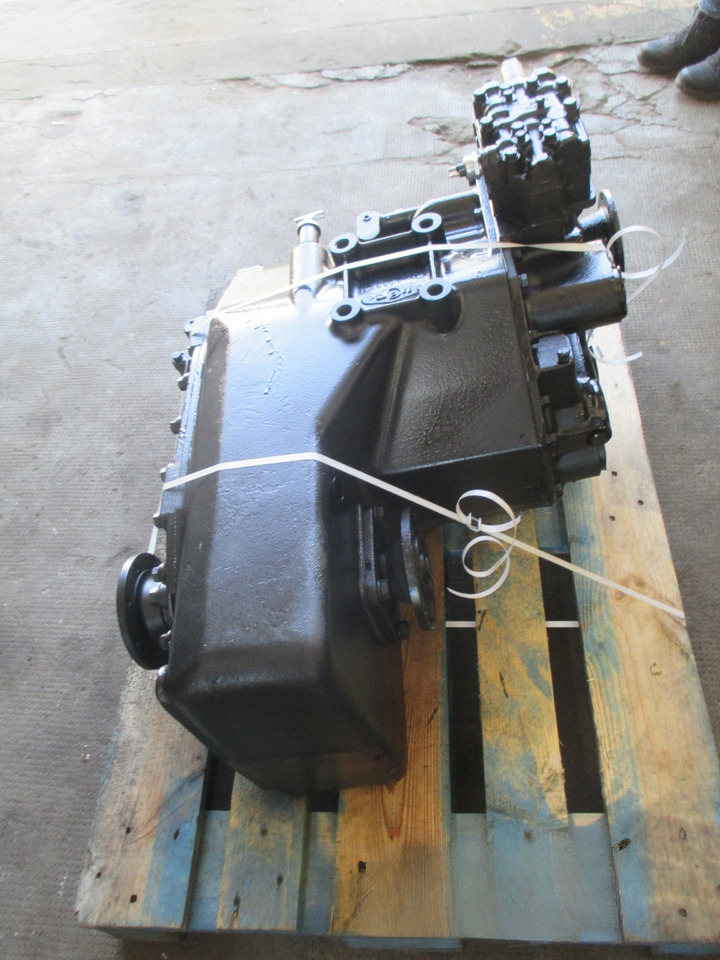 R24346-8 Clark Hurth - Caja de cambios para Maquinaria de construcción: foto 2 R24346-8 Clark Hurth - Caja de cambios para Maquinaria de construcción: foto 2