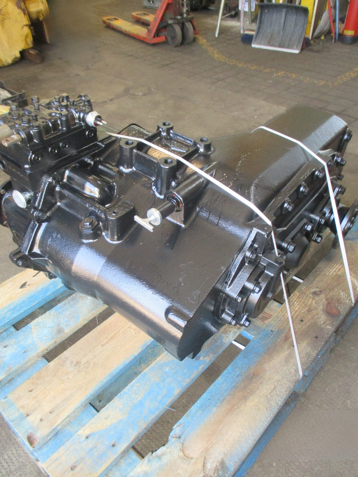 R24346-8 Clark Hurth - Caja de cambios para Maquinaria de construcción: foto 3 R24346-8 Clark Hurth - Caja de cambios para Maquinaria de construcción: foto 3