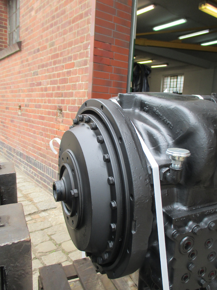 Skrzynia biegów Clark Hurth - Caja de cambios para Maquinaria de construcción: foto 2 Skrzynia biegów Clark Hurth - Caja de cambios para Maquinaria de construcción: foto 2