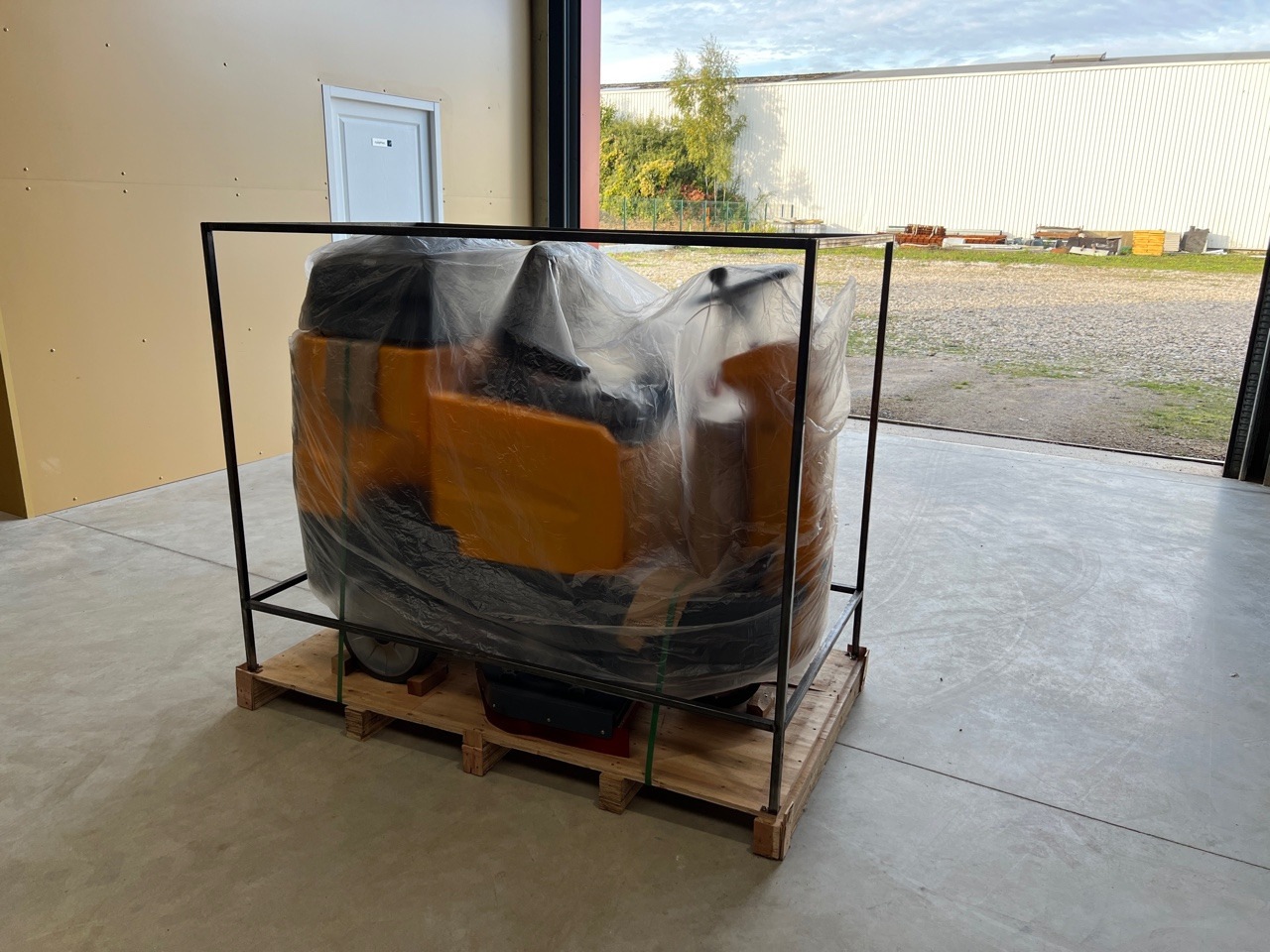 HIPPO AR-X9 - Barredora vial: foto 4 HIPPO AR-X9 - Barredora vial: foto 4