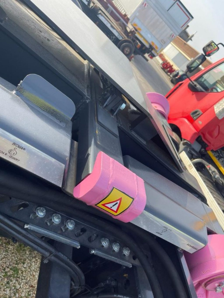 BLOCCAGGIO POSTERIORE ESTERNO - Bastidor/ Chasis para Camión: foto 2 BLOCCAGGIO POSTERIORE ESTERNO - Bastidor/ Chasis para Camión: foto 2