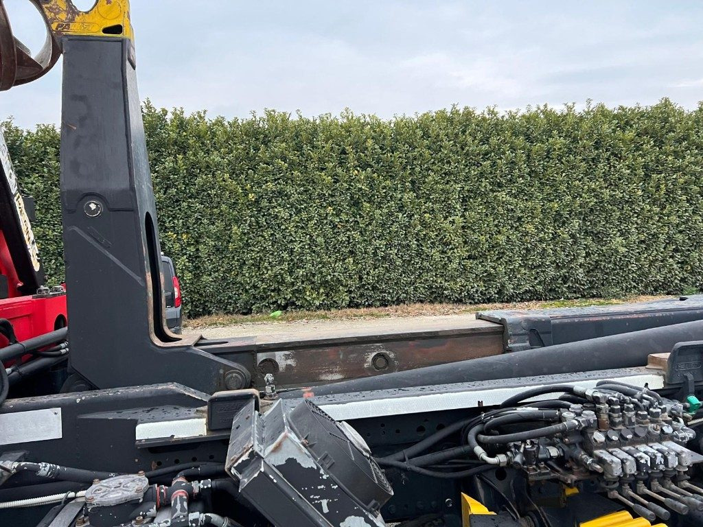 Camión multibasculante, Camión grúa MAN TGX 26.480 SCARRABILE CON GRU: foto 10 Camión multibasculante, Camión grúa MAN TGX 26.480 SCARRABILE CON GRU: foto 10