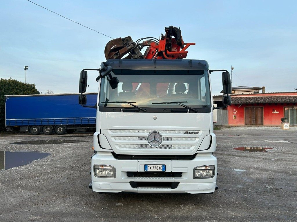 MERCEDES-BENZ MERCEDES AXOR 2533 SCARRABILE CON GRU E POLIPO - Camión multibasculante: foto 1 MERCEDES-BENZ MERCEDES AXOR 2533 SCARRABILE CON GRU E POLIPO - Camión multibasculante: foto 1