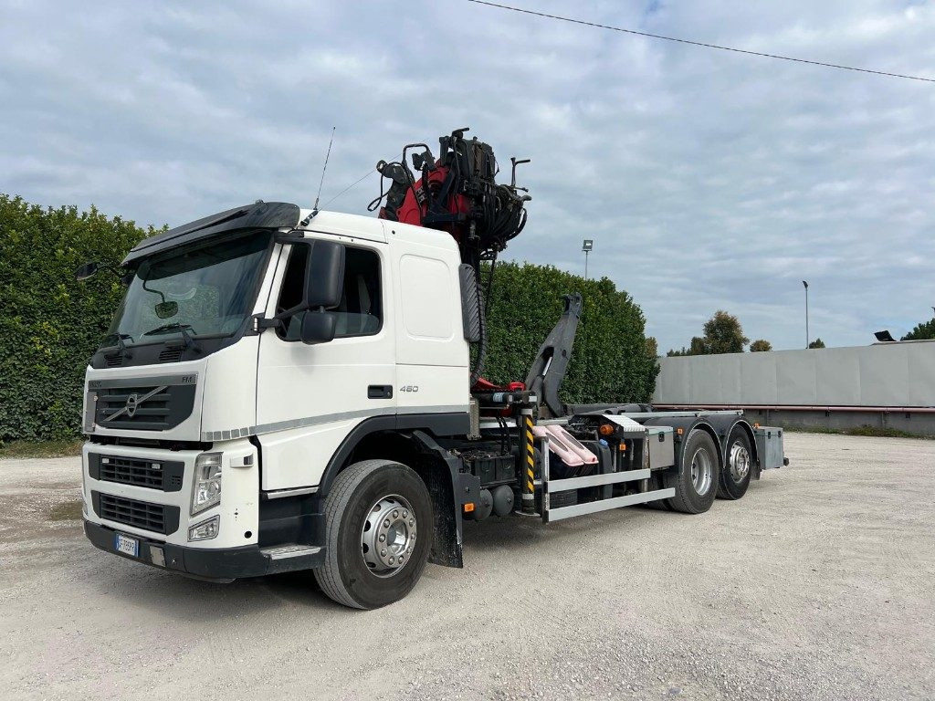VOLVO FM11.450 SCARRABILE CON GRU - Camión multibasculante: foto 1 VOLVO FM11.450 SCARRABILE CON GRU - Camión multibasculante: foto 1