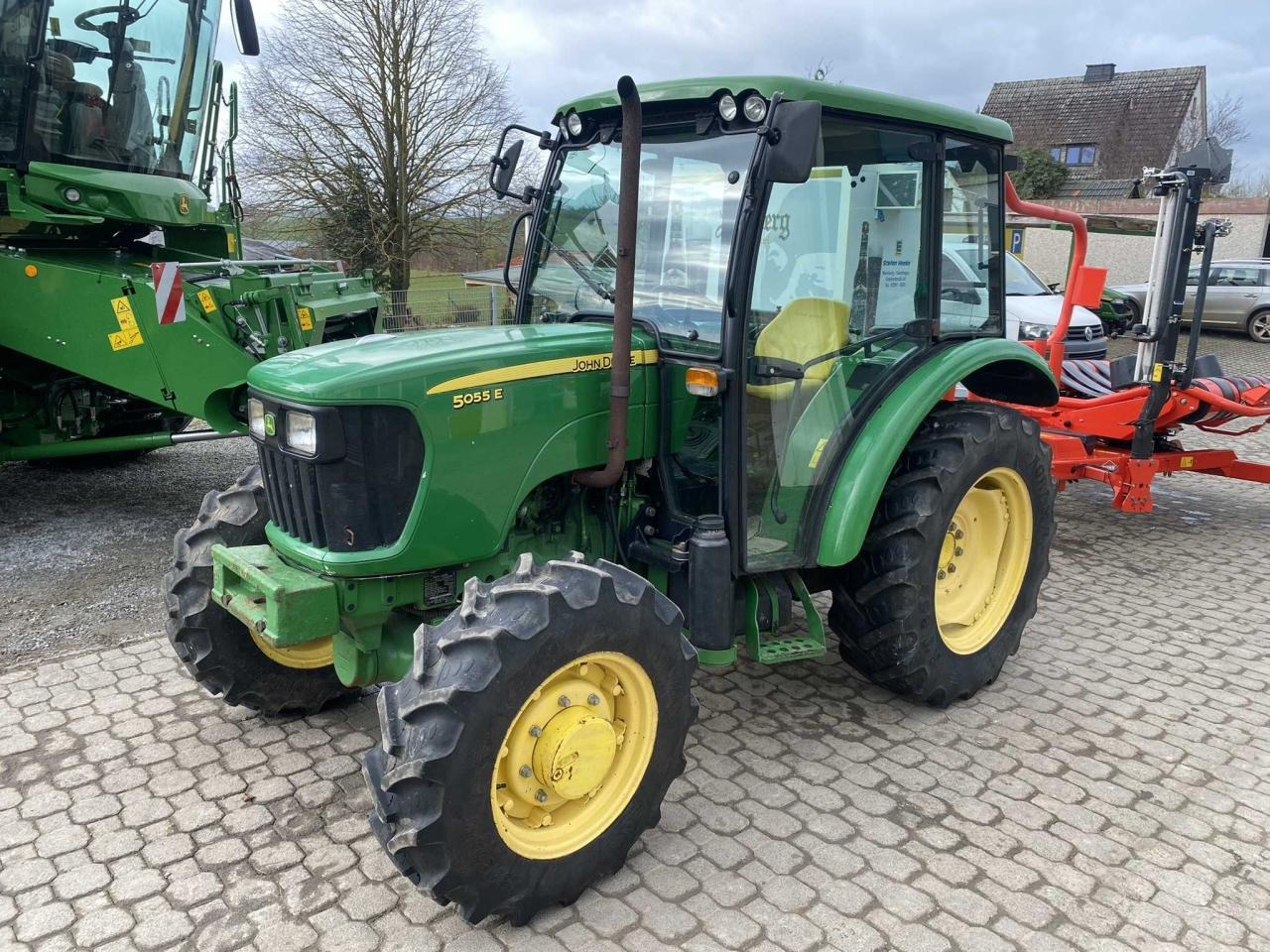 John Deere 5055E - Tractor: foto 2 John Deere 5055E - Tractor: foto 2