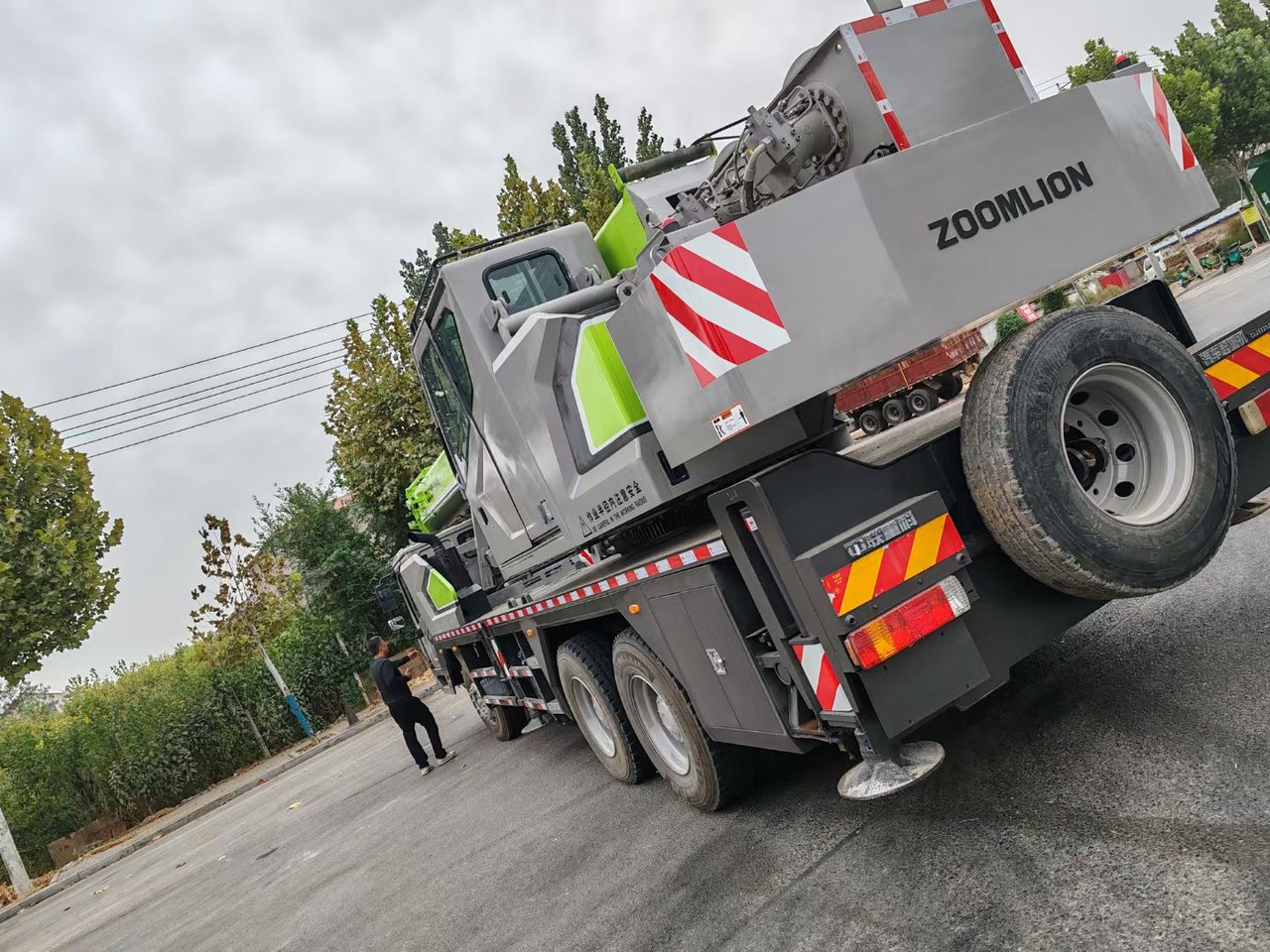 ZOOMLION ZTC251V 25 TON TRUCK CRANE - Autogrúa: foto 3 ZOOMLION ZTC251V 25 TON TRUCK CRANE - Autogrúa: foto 3