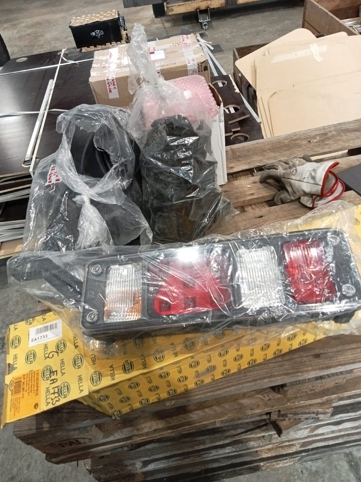 Trouillet FEU MODULAR HYBRID DROIT + GAUCHE - Luz trasera: foto 1 Trouillet FEU MODULAR HYBRID DROIT + GAUCHE - Luz trasera: foto 1