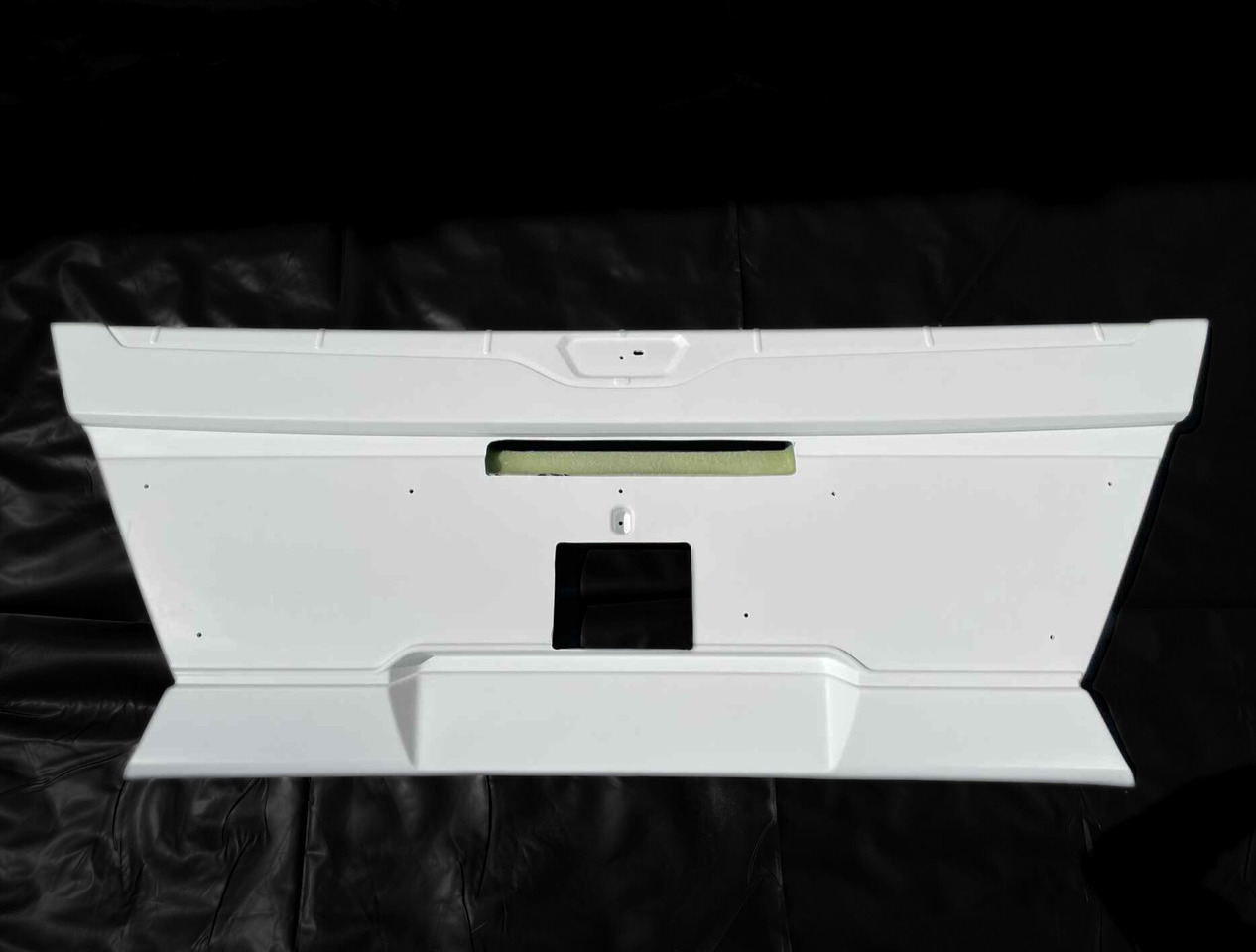 Zderzak przedni środkowy MAN LION'S COACH EURO 6 MAN Lion’s Coach Euro 6 - Parachoques para Autocar: foto 1 Zderzak przedni środkowy MAN LION'S COACH EURO 6 MAN Lion’s Coach Euro 6 - Parachoques para Autocar: foto 1