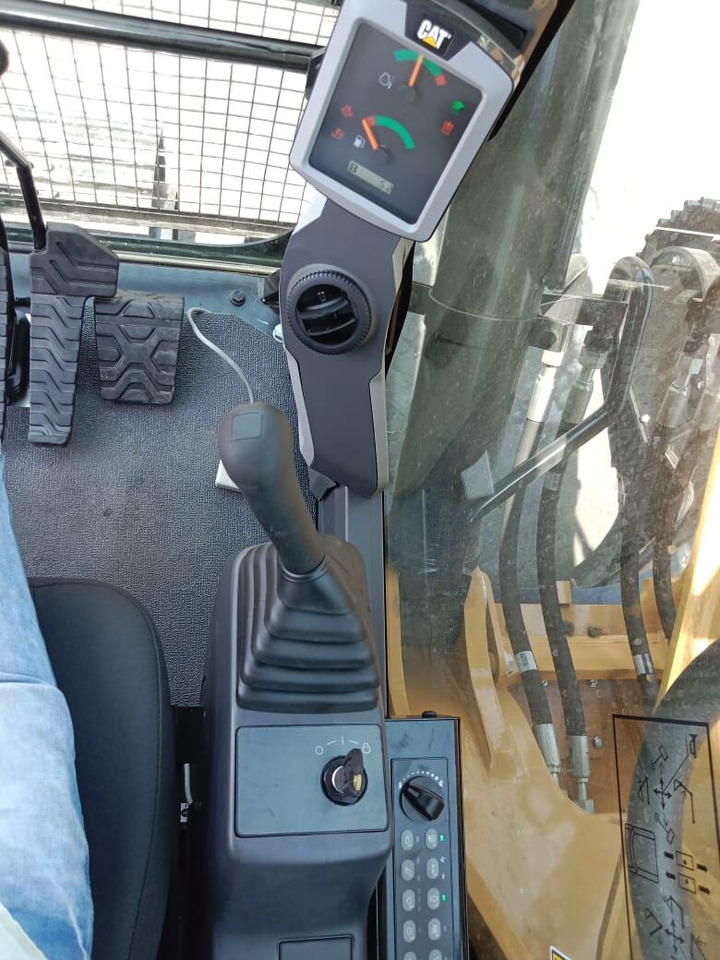 New Caterpillar 320D3GC tracked excavator - Excavadora de cadenas: foto 5 New Caterpillar 320D3GC tracked excavator - Excavadora de cadenas: foto 5
