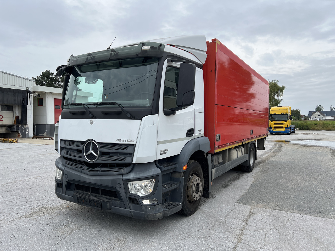 MERCEDES-BENZ ANTOS  1832 Getränkw.  LBW | Klima |  EURO 6 - Camión transporte de bebidas: foto 1 MERCEDES-BENZ ANTOS  1832 Getränkw.  LBW | Klima |  EURO 6 - Camión transporte de bebidas: foto 1