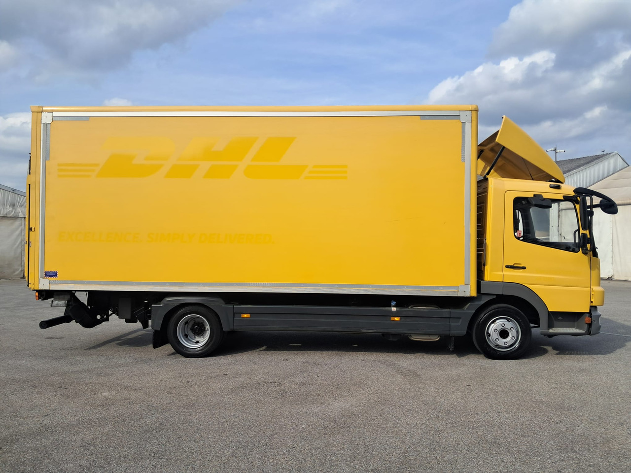 MERCEDES-BENZ ATEGO 8 16 Koffer mit LBW | Schalter | EZ 2013 - Camión caja cerrada: foto 3 MERCEDES-BENZ ATEGO 8 16 Koffer mit LBW | Schalter | EZ 2013 - Camión caja cerrada: foto 3