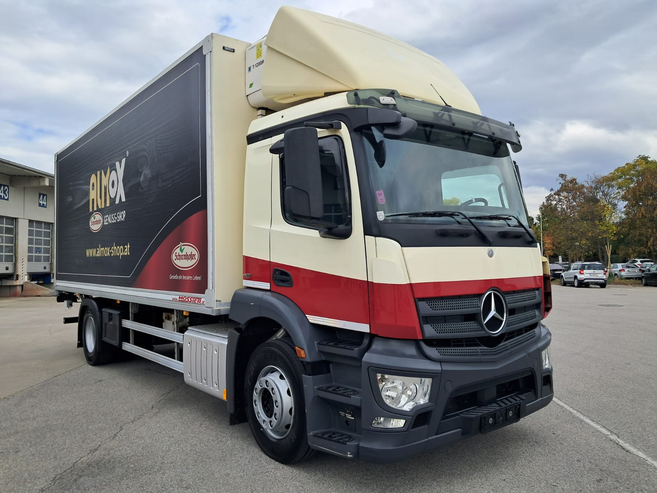 MERCEDES-BENZ Antos 1833 Kühlkoffer LBW | Standheizung | Euro 6 - Camión frigorífico: foto 2 MERCEDES-BENZ Antos 1833 Kühlkoffer LBW | Standheizung | Euro 6 - Camión frigorífico: foto 2