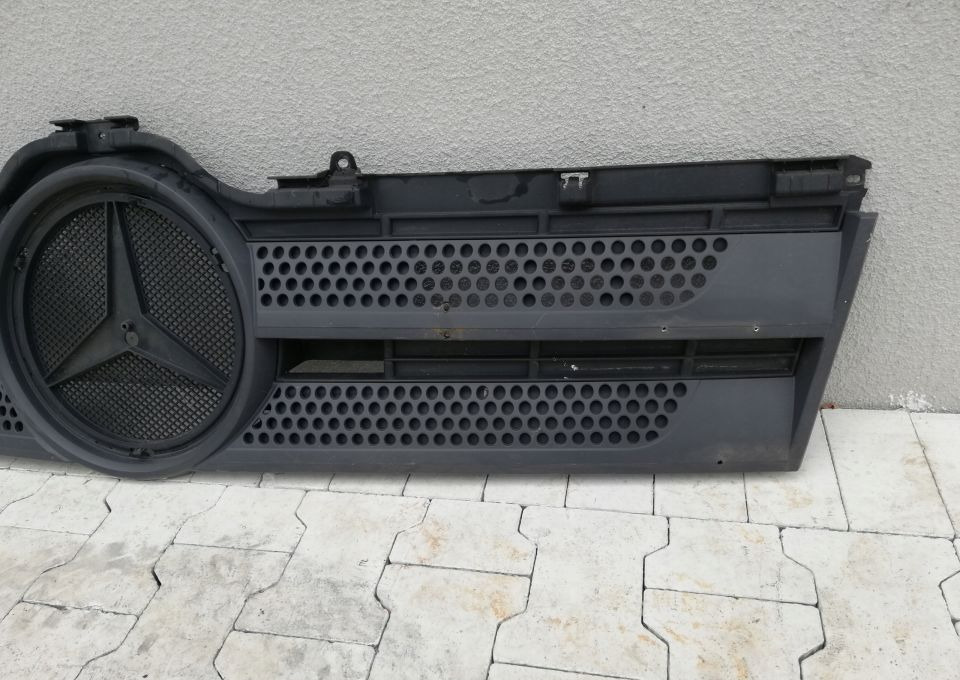 ATRAPA GRILL MERCEDES ACTROS MP4 ORYGINAŁ - Parrilla para Camión: foto 3 ATRAPA GRILL MERCEDES ACTROS MP4 ORYGINAŁ - Parrilla para Camión: foto 3