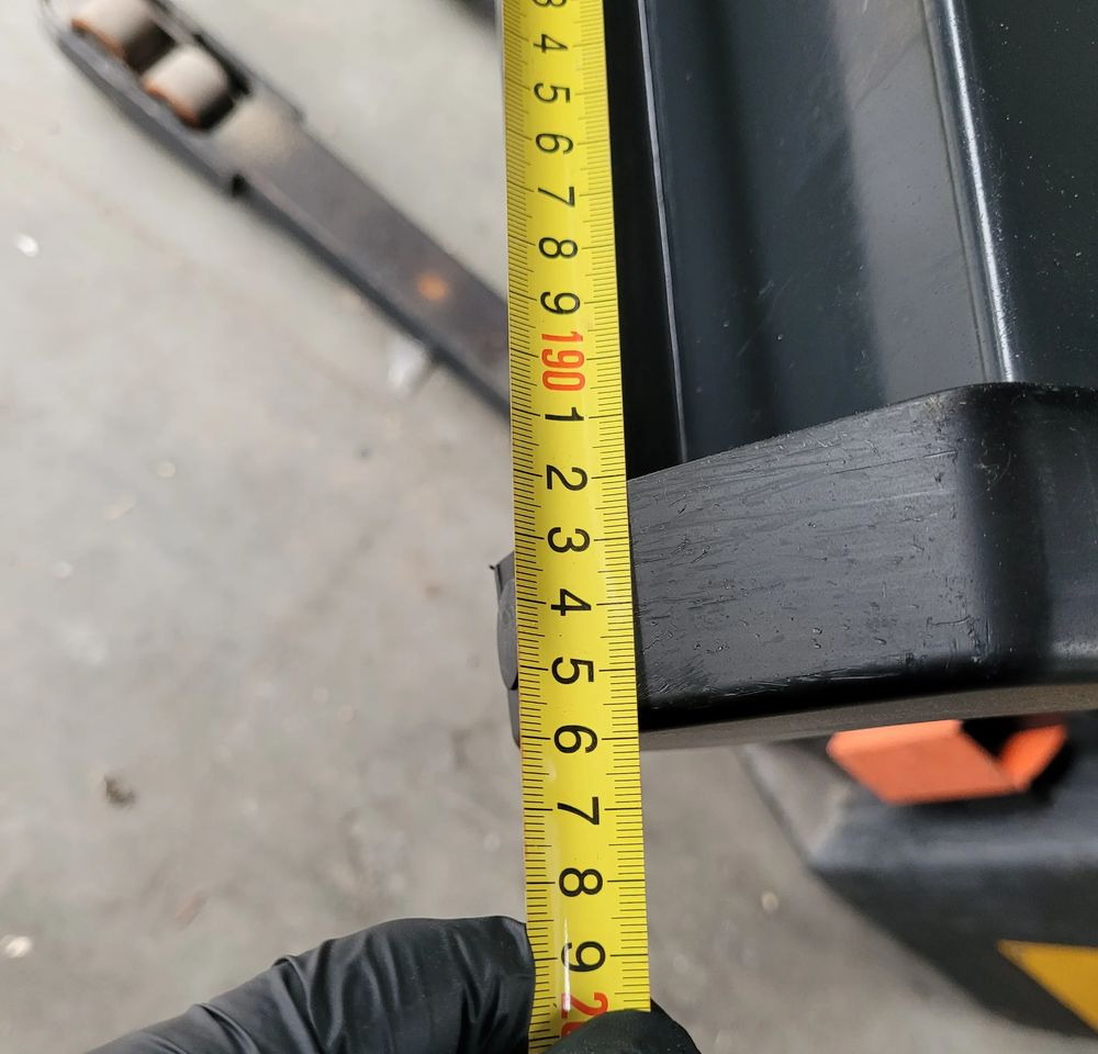 BELKA TYŁ ZDERZAK IVECO DAILY 5802852176 196CM - Parachoques para Furgoneta: foto 5 BELKA TYŁ ZDERZAK IVECO DAILY 5802852176 196CM - Parachoques para Furgoneta: foto 5