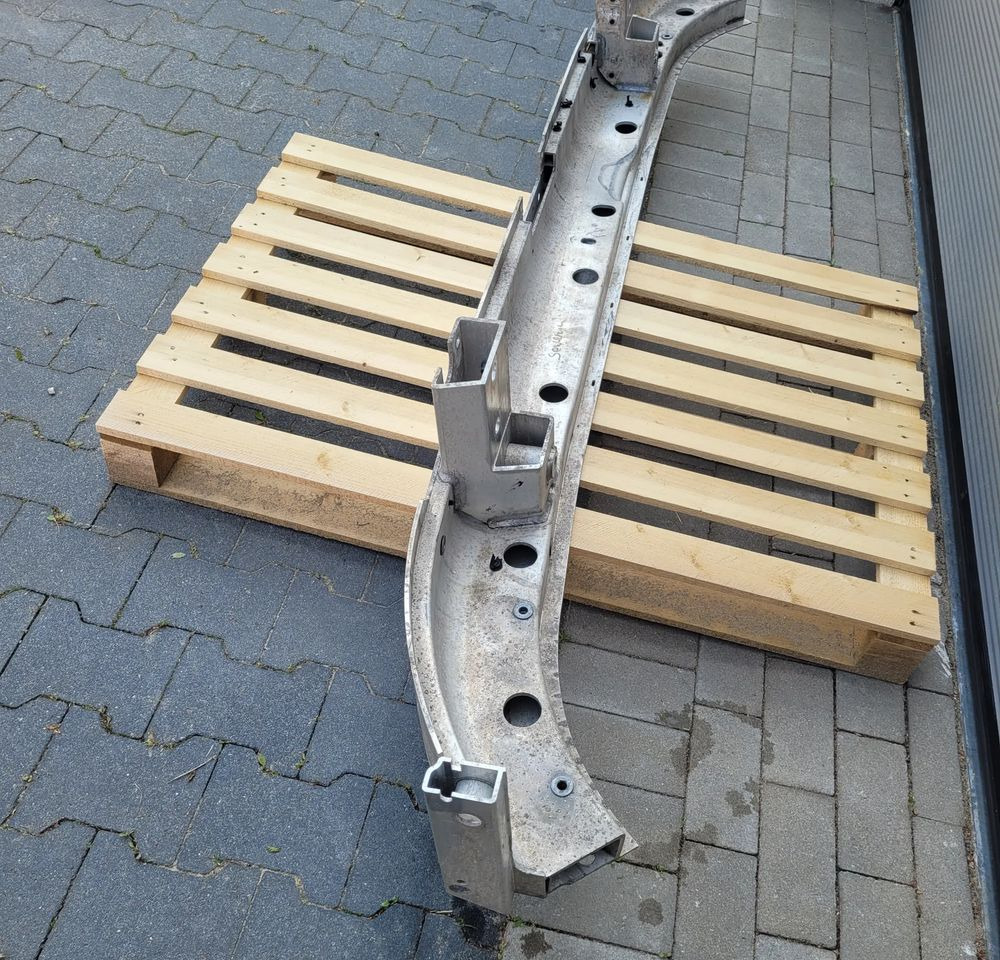 BELKA ZDERZAK RENAULT RANGE T GAMA 82679327 CHWALIM116 - Parachoques para Camión: foto 2 BELKA ZDERZAK RENAULT RANGE T GAMA 82679327 CHWALIM116 - Parachoques para Camión: foto 2