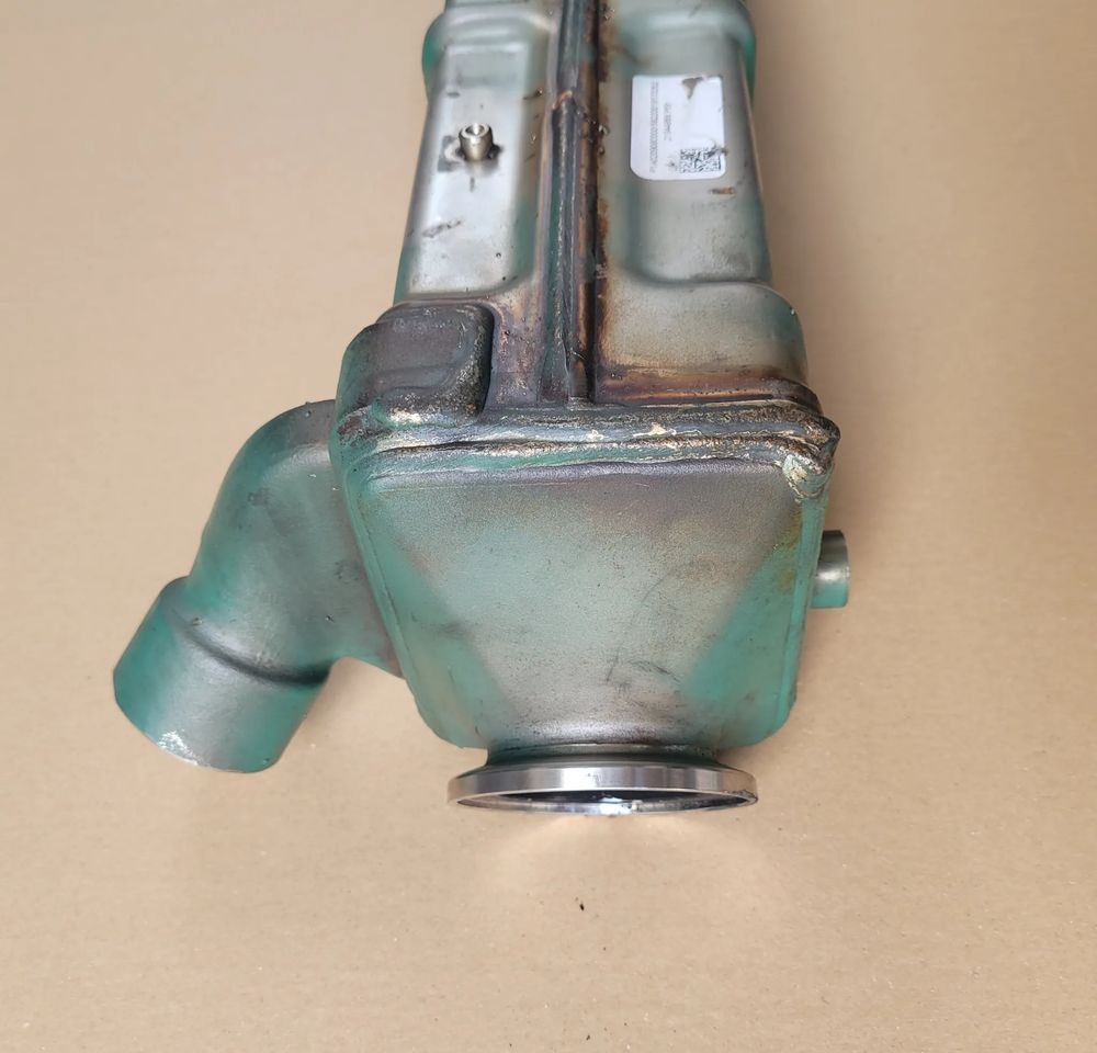 CHŁODNICA EGR VOLVO 21944868 P09 CHWALIM116 - Enfriador EGR para Camión: foto 2 CHŁODNICA EGR VOLVO 21944868 P09 CHWALIM116 - Enfriador EGR para Camión: foto 2