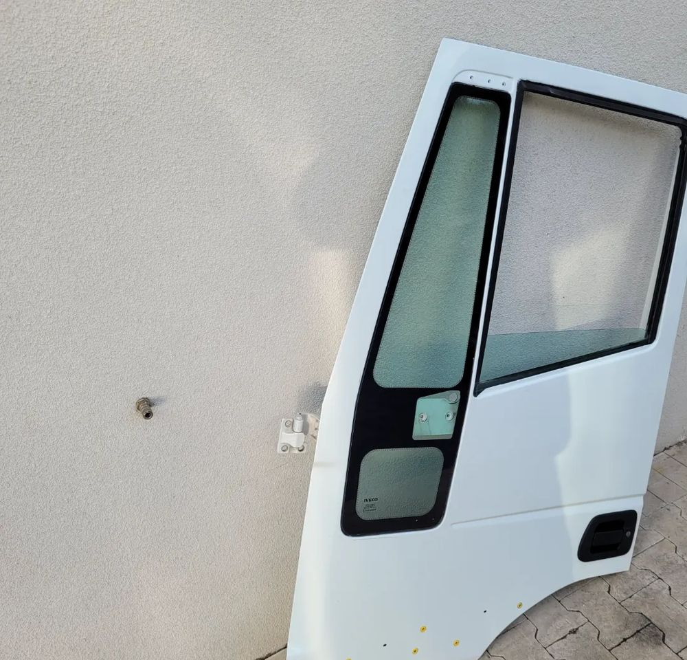 DRZWI LEWE IVECO EUROCARGO - Puerta y piezas para Camión: foto 3 DRZWI LEWE IVECO EUROCARGO - Puerta y piezas para Camión: foto 3