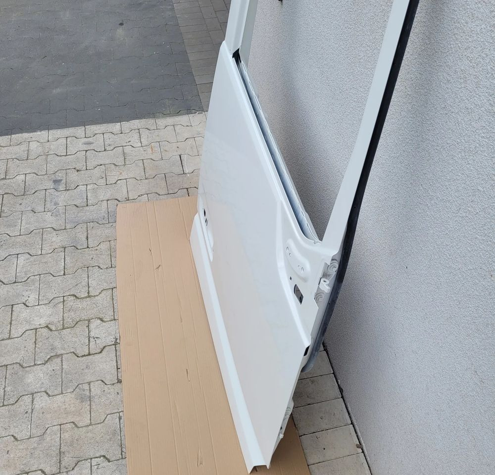 DRZWI PRAWE VOLVO FH4 ORYGINAŁ CHWALIM116 - Puerta y piezas para Camión: foto 3 DRZWI PRAWE VOLVO FH4 ORYGINAŁ CHWALIM116 - Puerta y piezas para Camión: foto 3