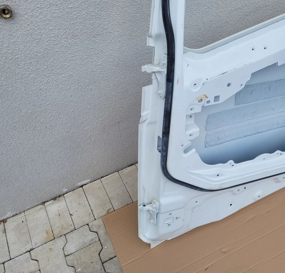 DRZWI PRAWE VOLVO FH4 ORYGINAŁ CHWALIM116 - Puerta y piezas para Camión: foto 4 DRZWI PRAWE VOLVO FH4 ORYGINAŁ CHWALIM116 - Puerta y piezas para Camión: foto 4