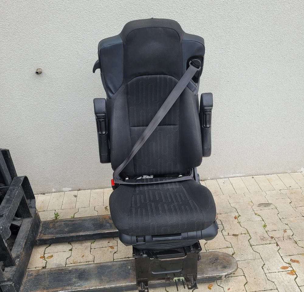 FOTEL KIEROWCY MERCEDES ACTROS MP4 - Asiento para Camión: foto 1 FOTEL KIEROWCY MERCEDES ACTROS MP4 - Asiento para Camión: foto 1
