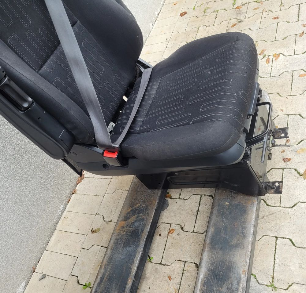 FOTEL KIEROWCY MERCEDES ACTROS MP4 - Asiento para Camión: foto 3 FOTEL KIEROWCY MERCEDES ACTROS MP4 - Asiento para Camión: foto 3