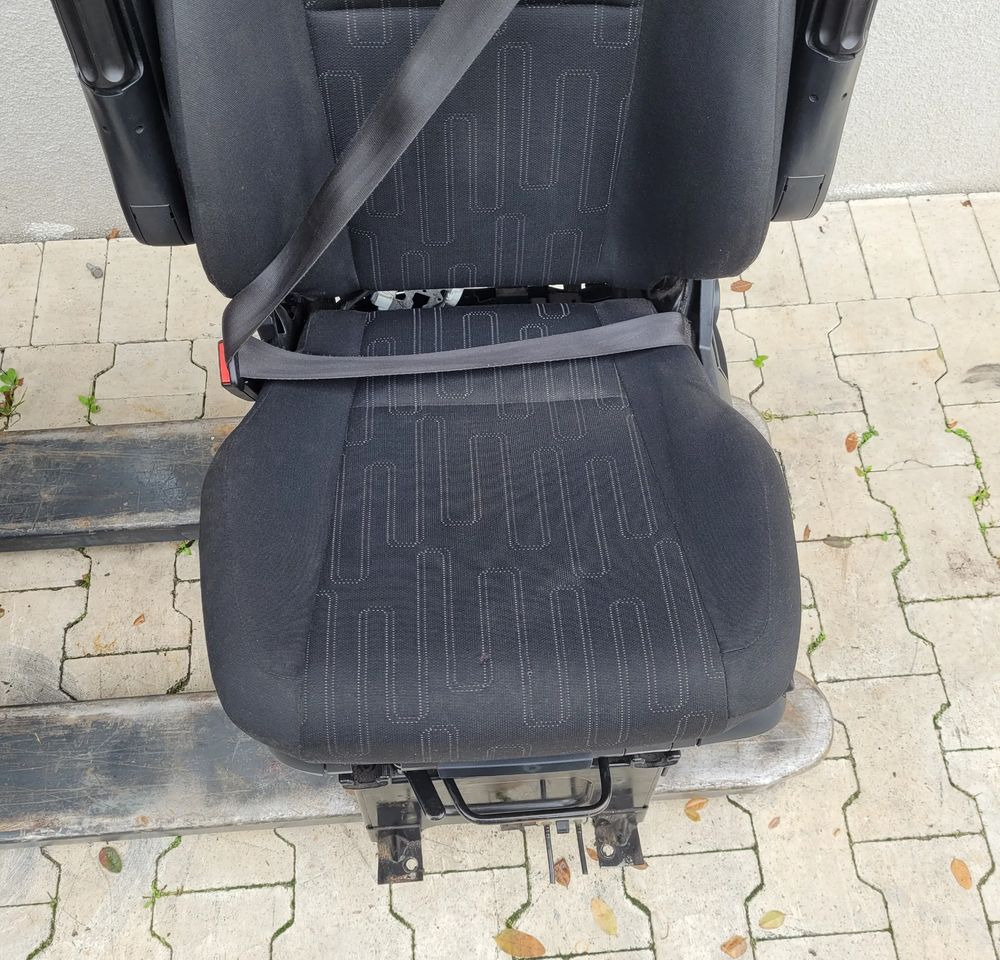 FOTEL KIEROWCY MERCEDES ACTROS MP4 - Asiento para Camión: foto 4 FOTEL KIEROWCY MERCEDES ACTROS MP4 - Asiento para Camión: foto 4