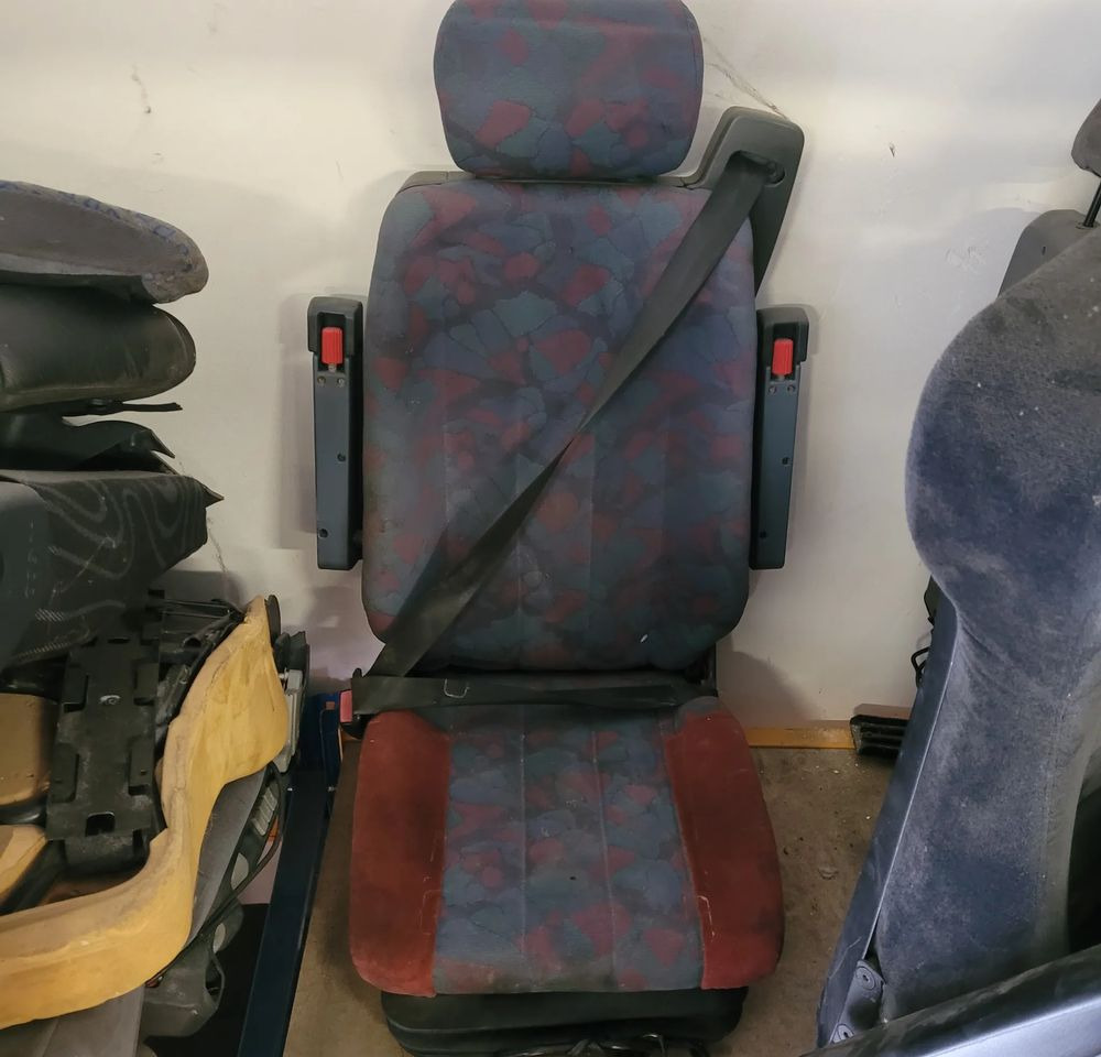 FOTEL KIEROWCY MERCEDES ATEGO CHWALIM116 - Asiento para Camión: foto 1 FOTEL KIEROWCY MERCEDES ATEGO CHWALIM116 - Asiento para Camión: foto 1